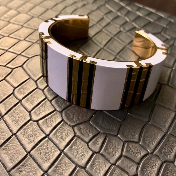 Tory Burch T-Stripe large Cuff bracelet - Picture 4 of 8